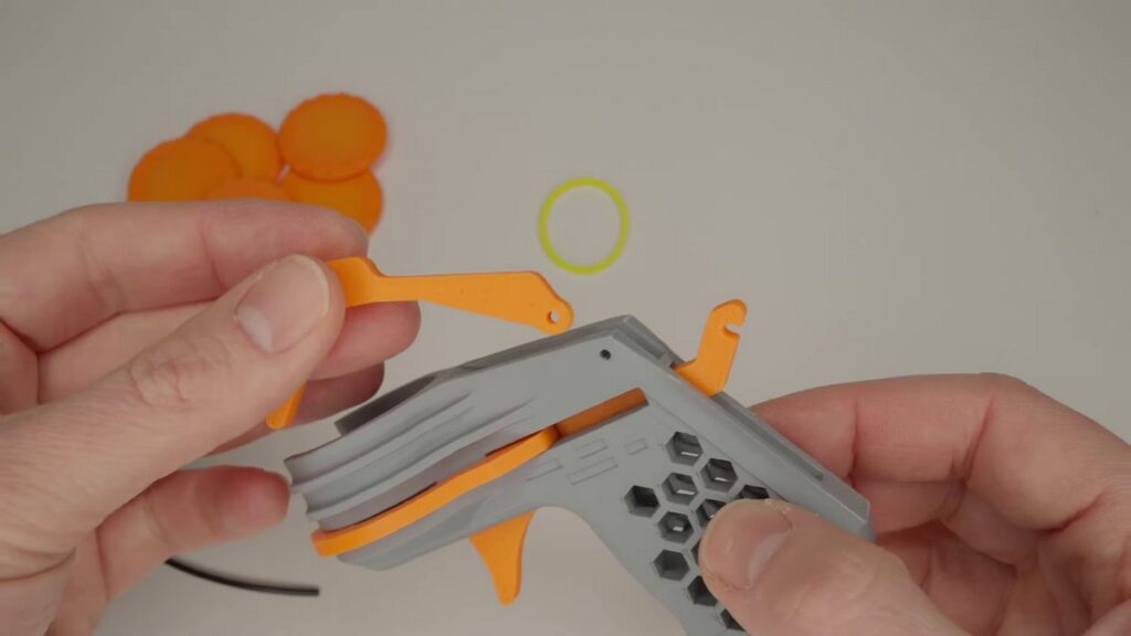 「3D Printable 6-Disc Semi-Automatic Shooter」の画像