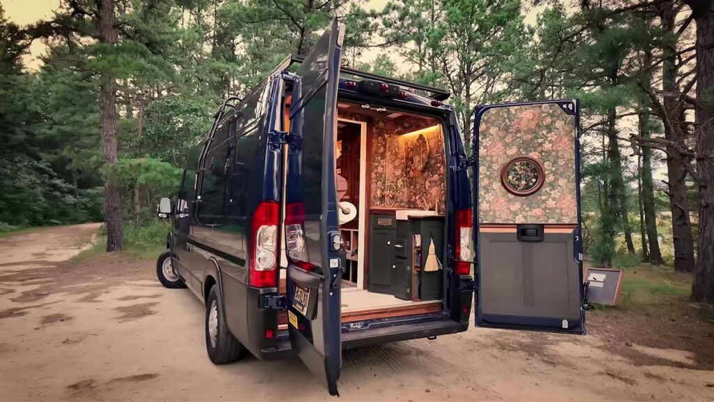 「The Most Enchanted Hobbit Van Build Ever - YouTube」の画像