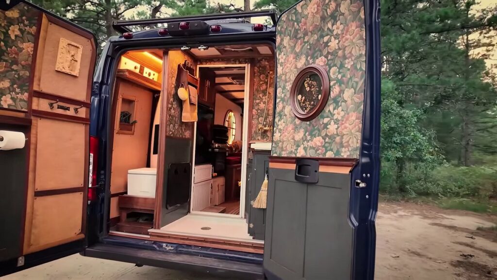 「The Most Enchanted Hobbit Van Build Ever - YouTube」の画像