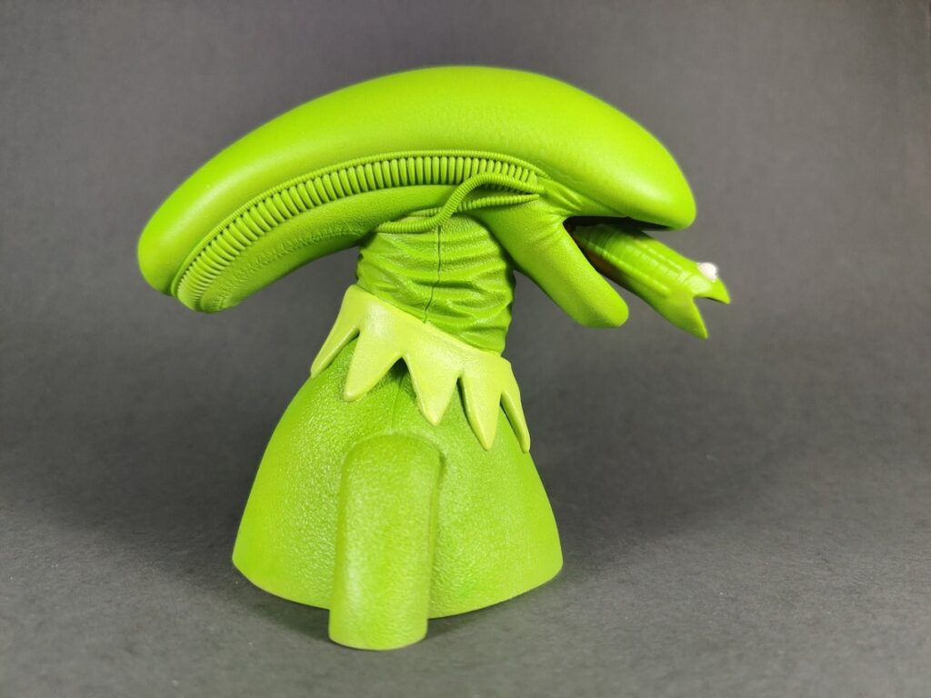 「Xenomorph Kermit Crossover Resin Model Figurine Alien Muppets Sesame Street Horror」の画像