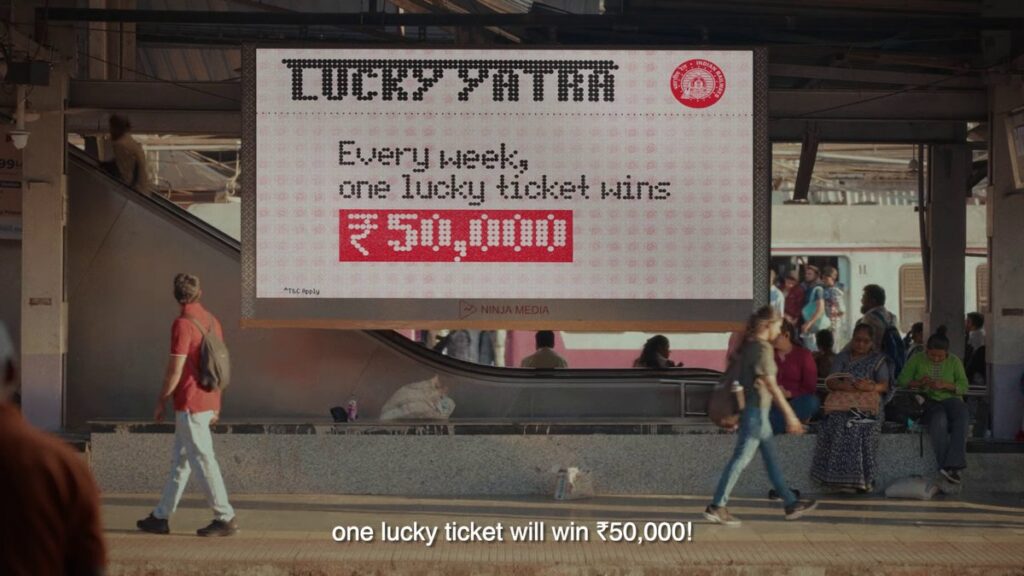 インド・ムンバイの鉄道の、すべての有効な切符が宝くじのチケットに変わるキャンペーン「Lucky Yatra」の画像