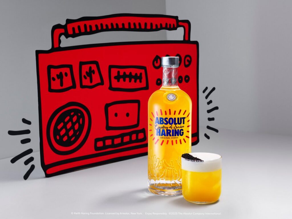 キース・ヘリングのスピリットを再現した新作ボトル「Absolut Haring Artist-Edition」の画像