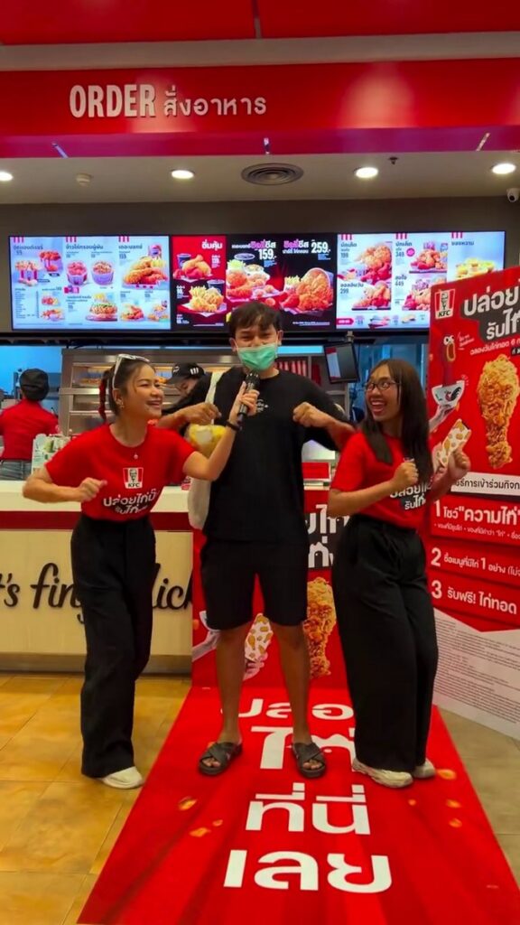 KFCタイが展開した“ニワトリを放てばチキン無料”キャンペーンの画像