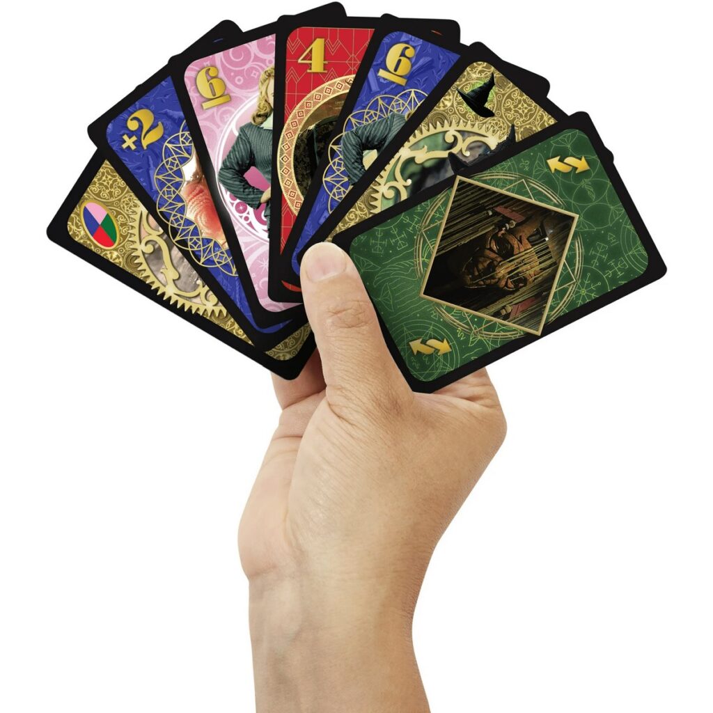 映画『ウィキッド』のビジュアルやキャラクターを大胆に取り入れた新作「UNO Wicked Card Game」の画像