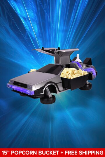 映画『バック・トゥ・ザ・フューチャー』の公開40周年企画「Polly Pocket x Back to the Future Compact」と「デロリアン型のポップコーンバケット」の画像