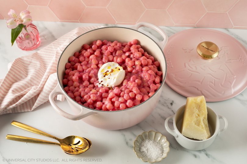 the Wicked: For Good x Le Creuset collectionの画像