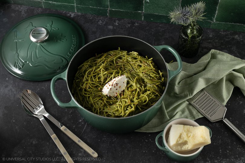 the Wicked: For Good x Le Creuset collectionの画像