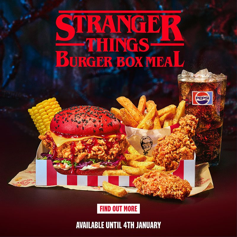 KFCイギリスがNetflix『ストレンジャー・シングス』最終シーズンに合わせて発売した、期間限定のコラボメニューとグッズの画像。