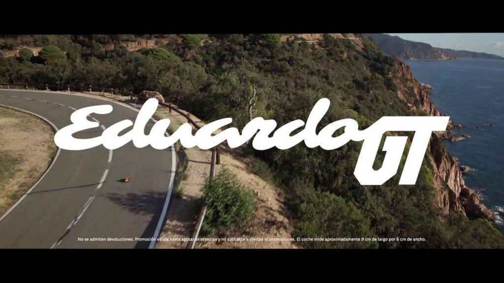 KFCスペインが、2025年のホリデーに送り出したチキンレッグをモチーフにした電動ラジコンカー「Eduardo GT(エドゥアルド GT)」の画像