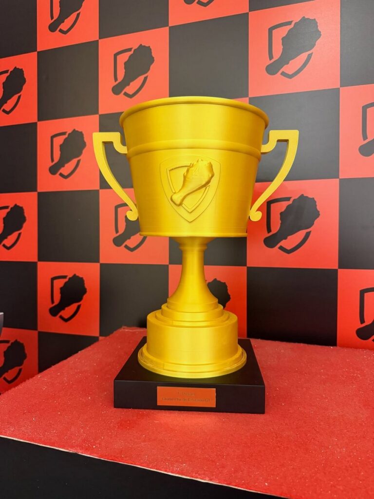 KFCスペインが、2025年のホリデーに送り出したチキンレッグをモチーフにした電動ラジコンカー「Eduardo GT(エドゥアルド GT)」の画像