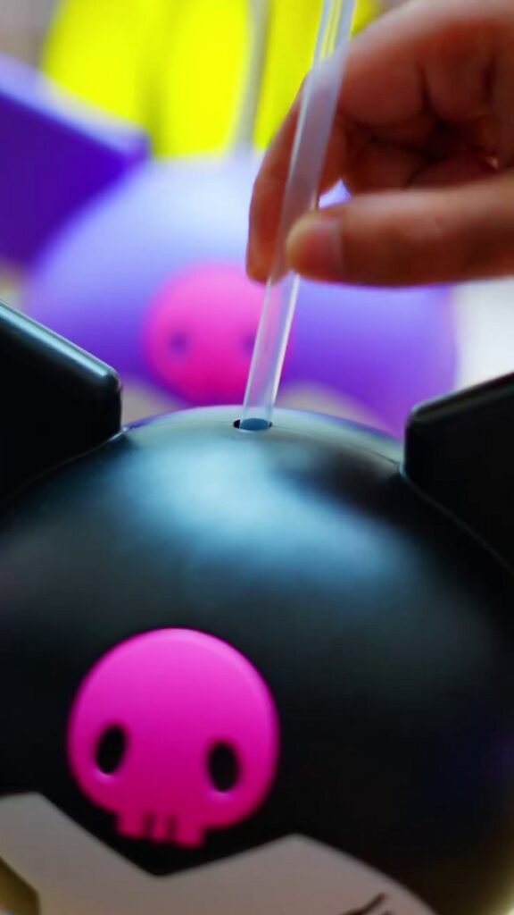 サンリオの人気キャラクタークロミの生誕20周年を記念して、GSCから登場した限定アイテム「GSC Exclusive Kuromi 3D Blow Tumbler」の画像