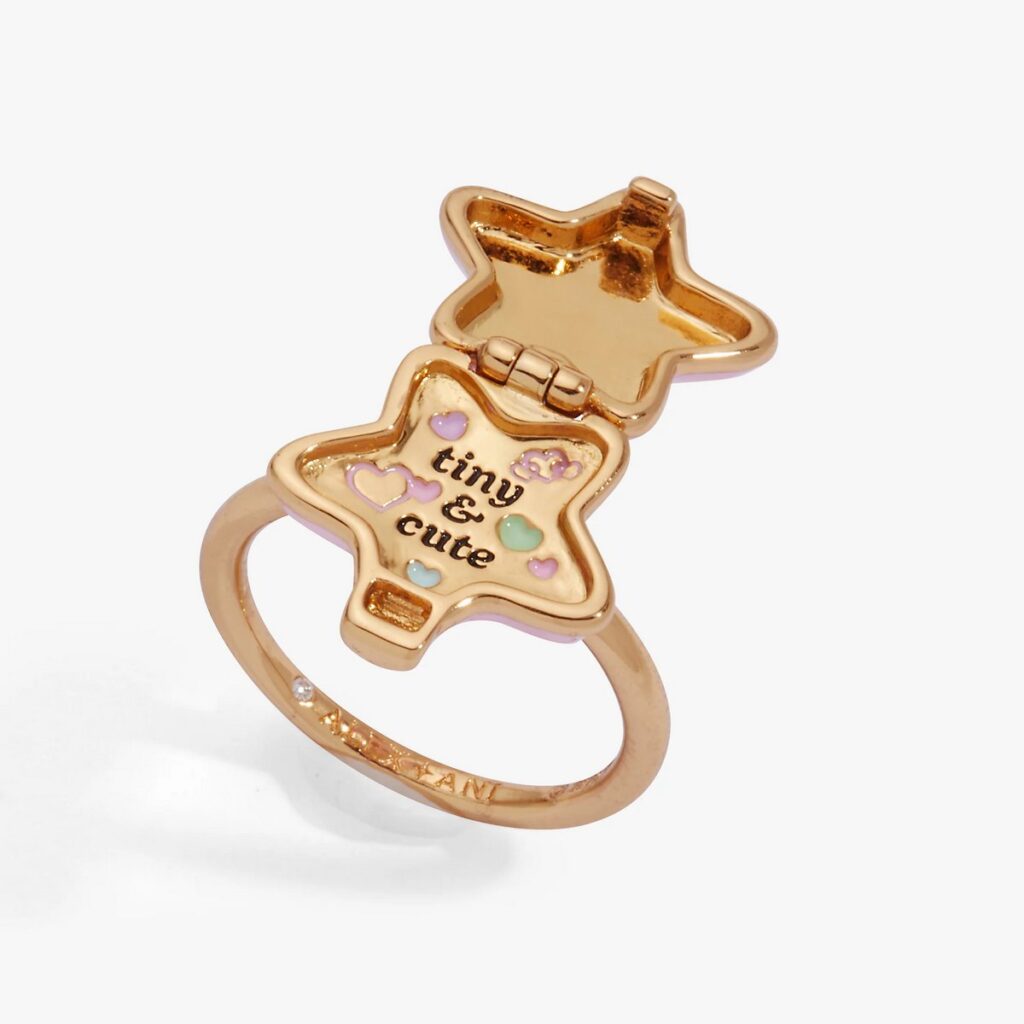 Polly Pocket™ x ALEX AND ANI限定コレクションの画像。