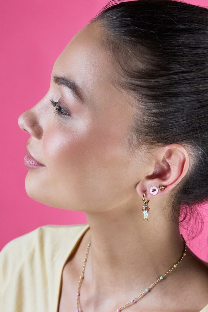 Polly Pocket™ x ALEX AND ANI限定コレクションの画像。