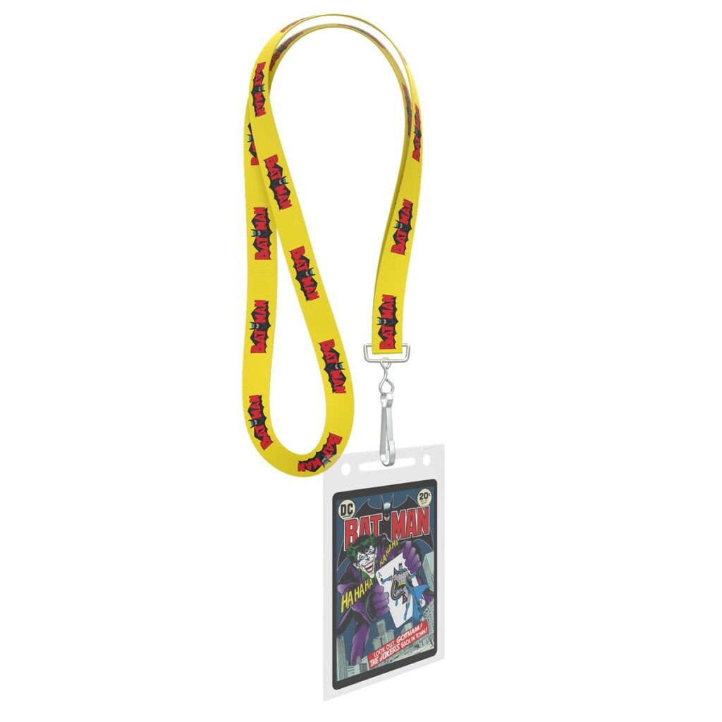 DCコミックスの90周年を記念してAMC Theatresから登場した、ブック型ポップコーンバケット「DC Comic Book Popcorn Tin with Lanyard」の画像。