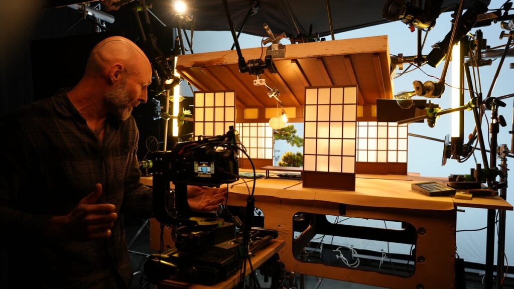 ExpediaとMattelによる、ケンが主役を務めるスーパーボウルLX向け広告「Going Places with Ken」の画像。