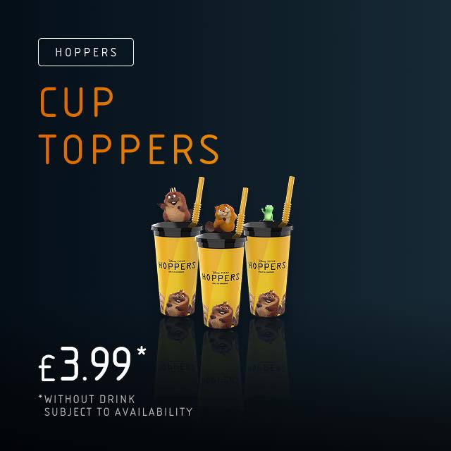 『私がビーバーになる時』（原題：Hoppers）の公開に先がけ、各国の映画館チェーンから登場した限定ドリンクカップやポップコーンバケットの画像。