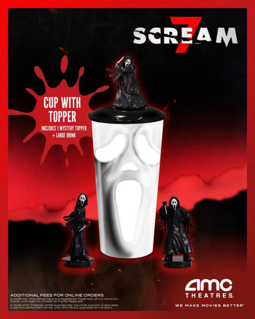 ホラー映画『スクリーム7』に合わせ、米国AMC Theatresから発売される限定ポップコーンバケットとドリンクカップの画像。