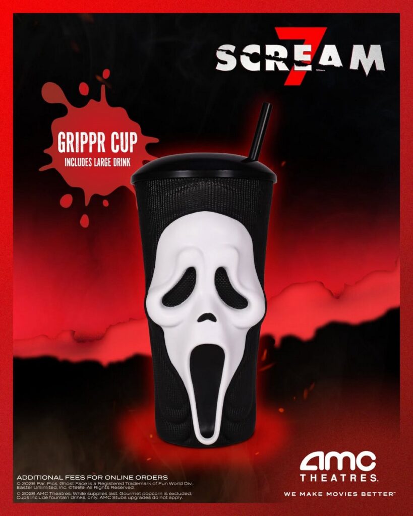 ホラー映画『スクリーム7』に合わせ、米国AMC Theatresから発売される限定ポップコーンバケットとドリンクカップの画像。