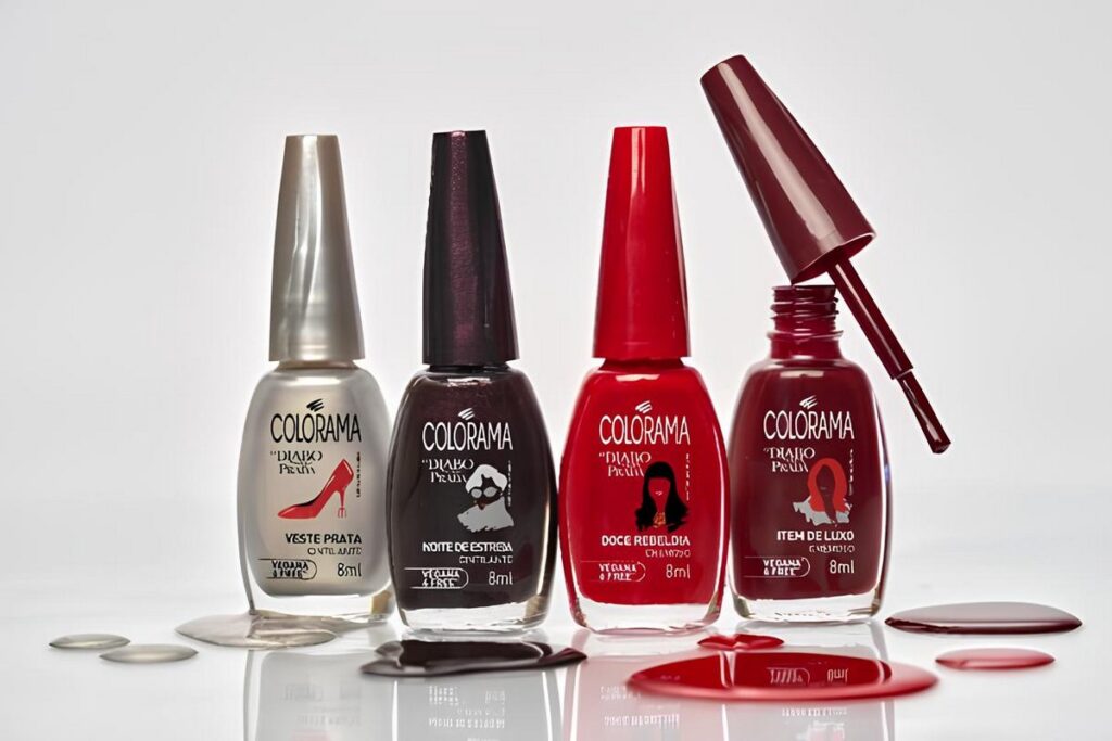 ブラジル発のネイルブランドColoramaが、続編となる『プラダを着た悪魔2』の公開にあわせて展開するネイルコレクションの画像。