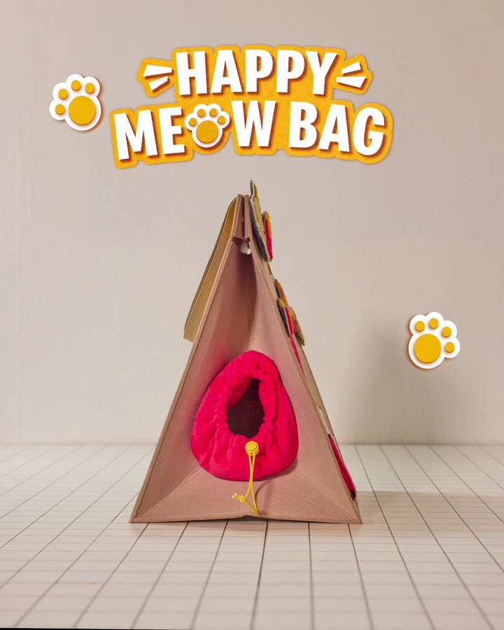 マクドナルド・シンガポールが発売した、ブランド史上初となるペット用プレイバッグ「Happy Meow Bag」の画像。