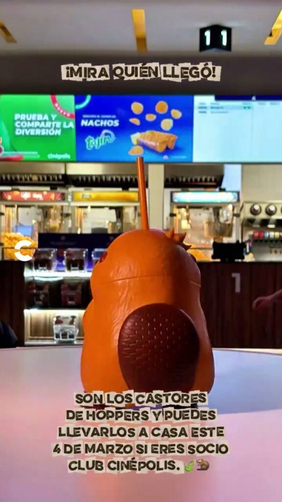 ディズニー&ピクサー最新作『私がビーバーになる時』の公開を前に、世界中の映画館が展開する様々なグッズの画像。