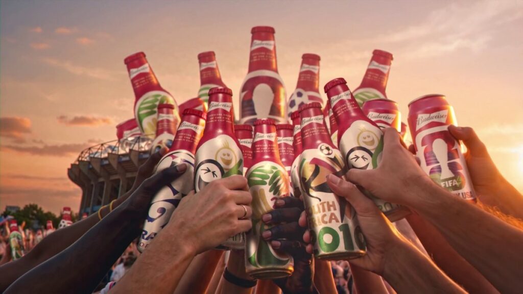 バドワイザーが、FIFAワールドカップ公式スポンサー40周年を記念し発売する、歴代大会の記憶をまとったアルミボトルコレクション「FIFA World Cup™ Anniversary Pack」の画像。