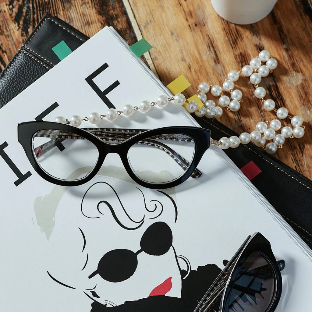 DIFF Eyewear が発表した、『プラダを着た悪魔』コラボアイウェアコレクションの画像。