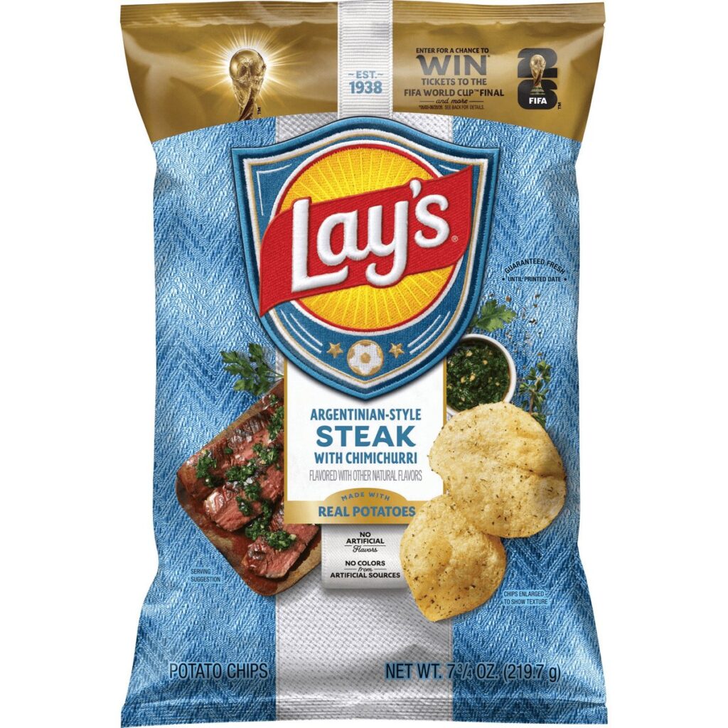 Lay'sがFIFA World Cup 2026の公式スポンサーとして発売する、世界各国の料理をテーマにした40種類の限定ポテトチップスの画像。