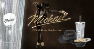 映画『Michael/マイケル』の公開にあわせ、Marcus Theatres公式オンラインストアで販売された、ポップコーンバケットとタンブラーの画像。