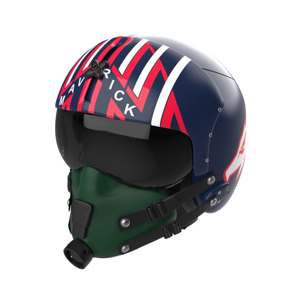 映画『トップガン』公開40周年を記念し Marcus Theatres が発売した、フライトヘルメット型のポップコーンバケットの画像。