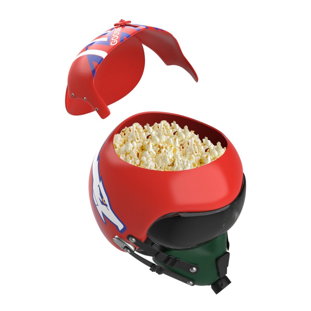 映画『トップガン』公開40周年を記念し Marcus Theatres が発売した、フライトヘルメット型のポップコーンバケットの画像。