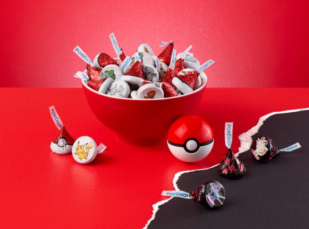 アメリカの定番チョコレート「HERSHEY'S KISSES」が、ポケモン30周年を記念して再び展開する2026年版の限定コレクションの画像。