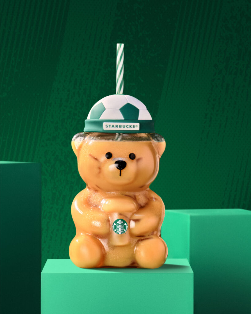 ブラジルのスターバックスで数量限定で発売される、サッカーをテーマにした特別仕様「ベアリスタ」の画像。