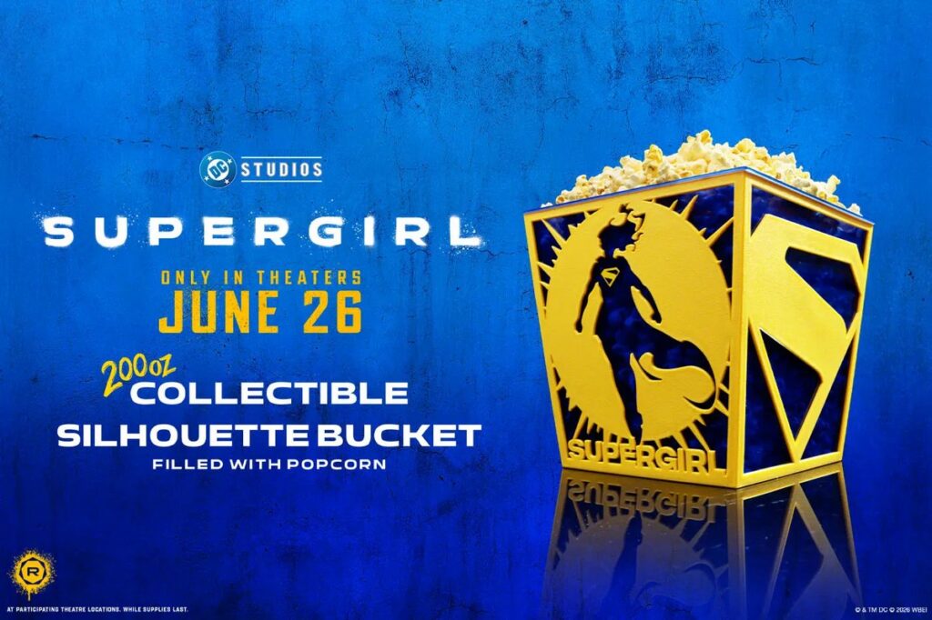 映画『スーパーガール』の公開にあわせ、アメリカの映画館チェーン Regal Cinemas が発表した限定ポップコーンバケットやグッズの画像。