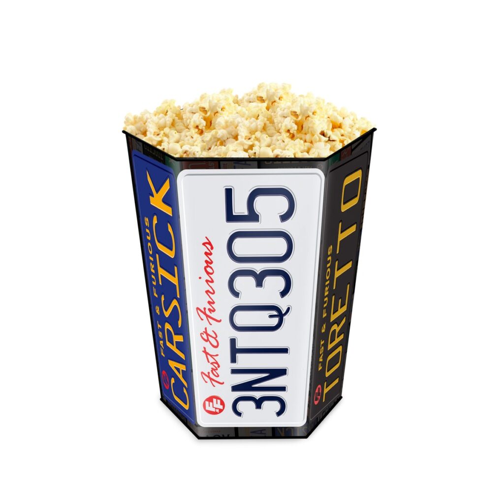 『ワイルド・スピード』公開25周年を記念して、北米のドライブイン劇場 Swan Drive-In Theatre が展開するポップコーンバケットや限定グッズの画像。