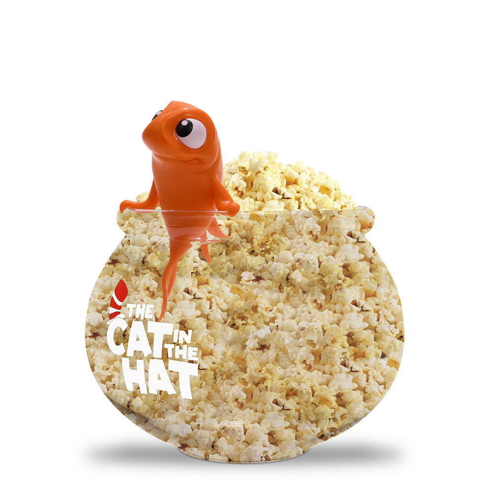 ポップコーンを詰め込むことで金魚鉢のモチーフが完成する、映画『キャット・イン・ザ・ハット』限定の「The Cat in the Hat Popcorn Bucket Fish Bowl」。