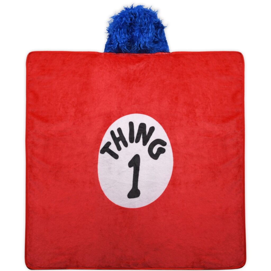 中央の「THING 1」ロゴワッペンとフードの青いファーで、被るだけでキャラクターになりきれるフリース素材の「The Cat In The Hat – Hooded Blanket」。