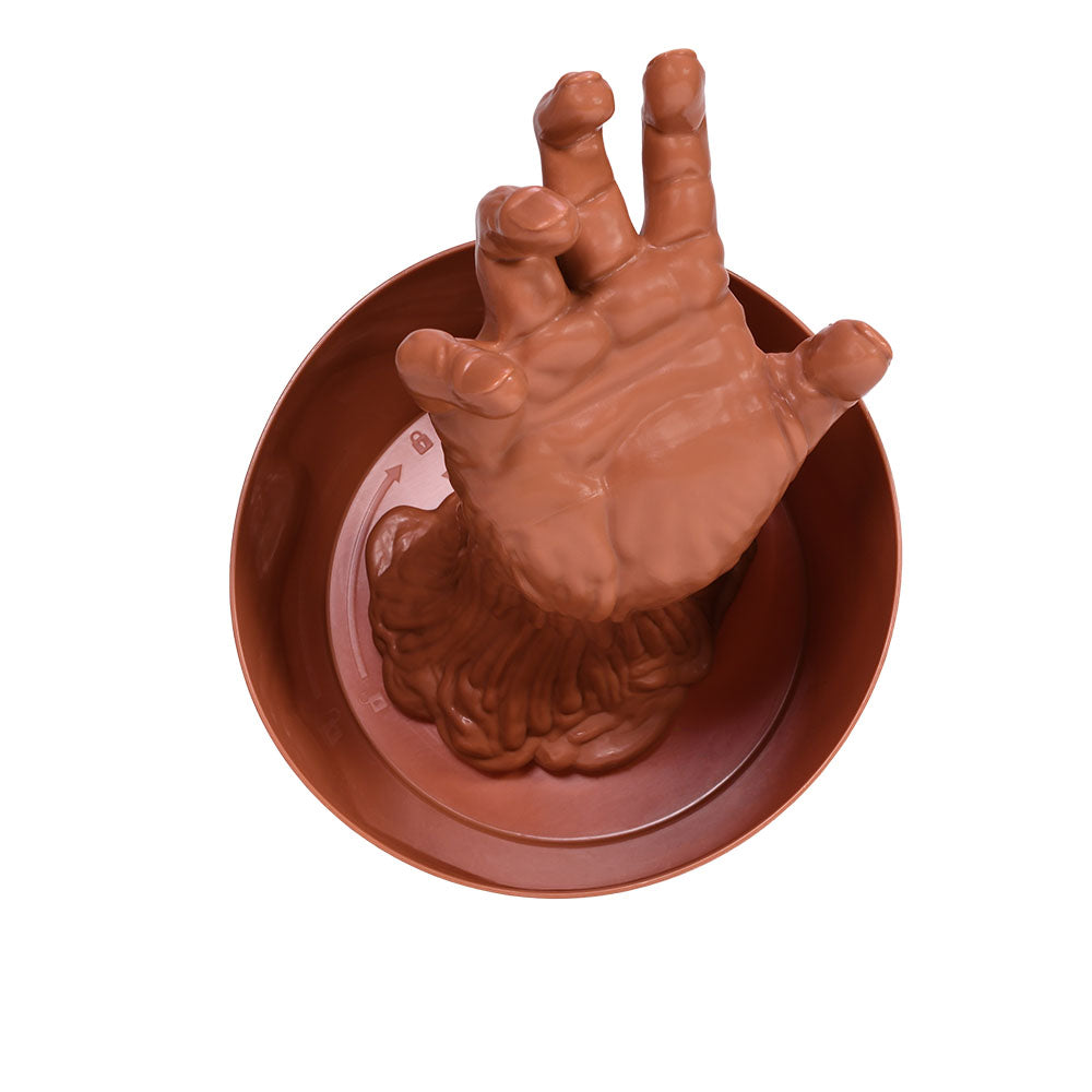 DC映画『クレイフェイス』の公開にあわせ、アメリカの映画館チェーン AMC Theatres（AMC Theatres Shop）で登場した「Clayface Popcorn Bucket Hand」のバケット内底と手パーツのロック構造。