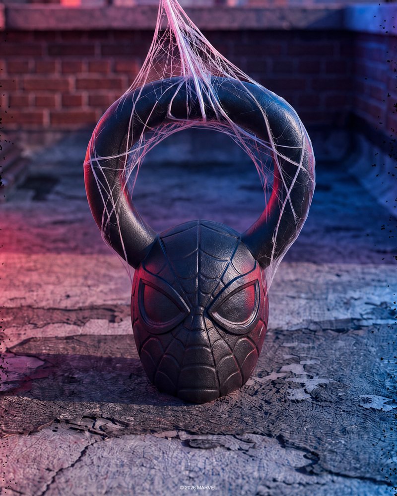 SUPERXがStrict Vision Athleticsと共同開発した、マーベル公式『MARVEL Kettlebell Series』の画像。