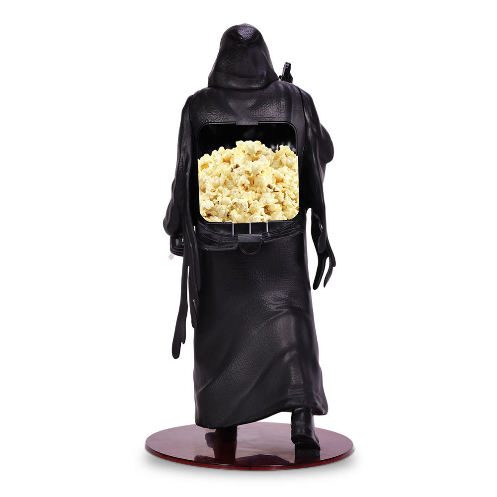 容量100オンスの収納スペースを背中に備えた、Cinemark公式ショップ等で発売された『スクリーム』30周年記念ゴーストフェイスポップコーンバケットの画像。