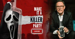 映画『スクリーム』シリーズで初代ゴーストフェイスを演じたマシュー・リラードが共同設立したスピリッツブランド「Macabre Spirits」と、ゴーストフェイスの権利元Fun Worldがコラボした、完全限定のプレミアム・ウォッカ「Ghost Face Vodka」の画像。