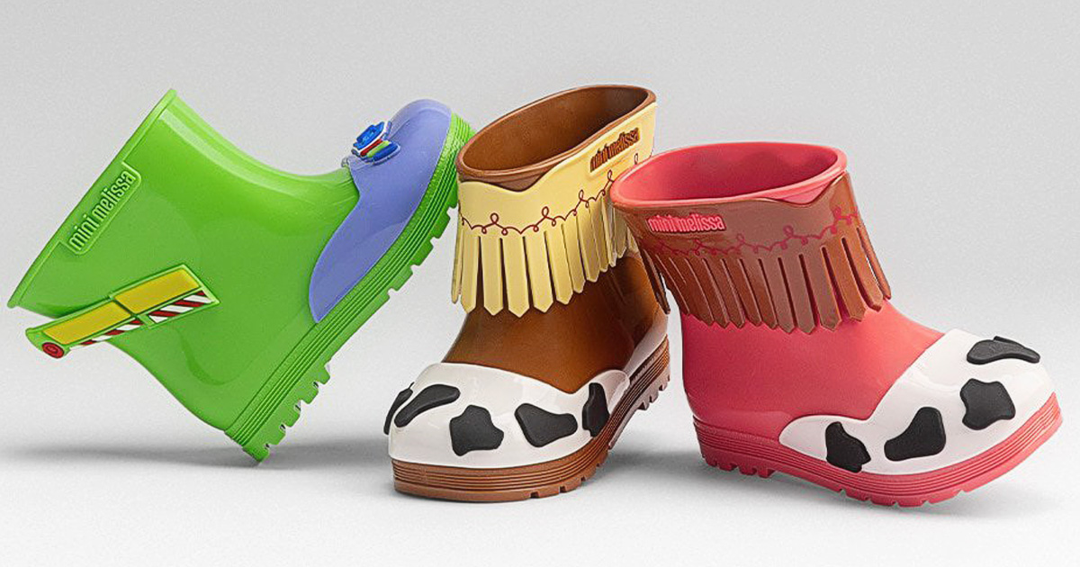 ブラジル発のシューズブランド Melissa が展開する、Toy Story のキャラクターをモチーフにしたベビー用レインブーツの画像。